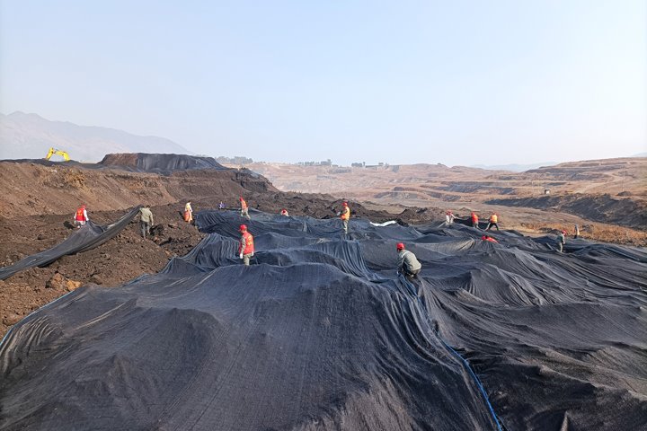 可保煤矿以行动践行环保使命为煤堆批上“绿色外套”